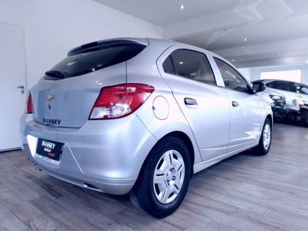 Chevrolet Onix Joy - Imagen 6