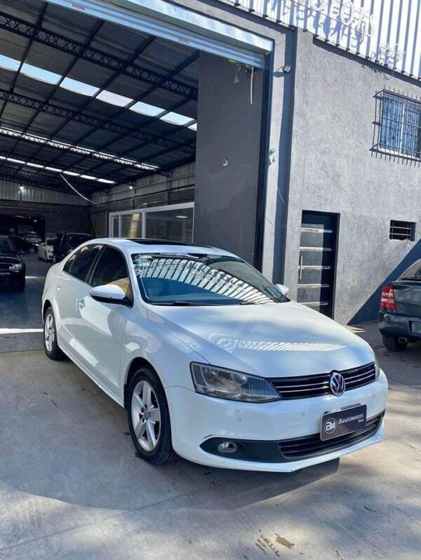 VW VENTO 2.5 LUXURY