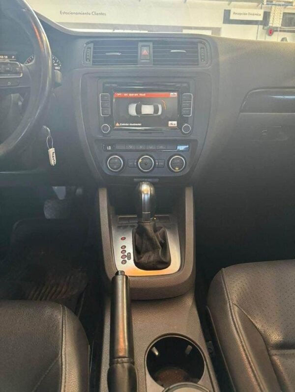 VW VENTO 2.5 LUXURY - Imagen 8