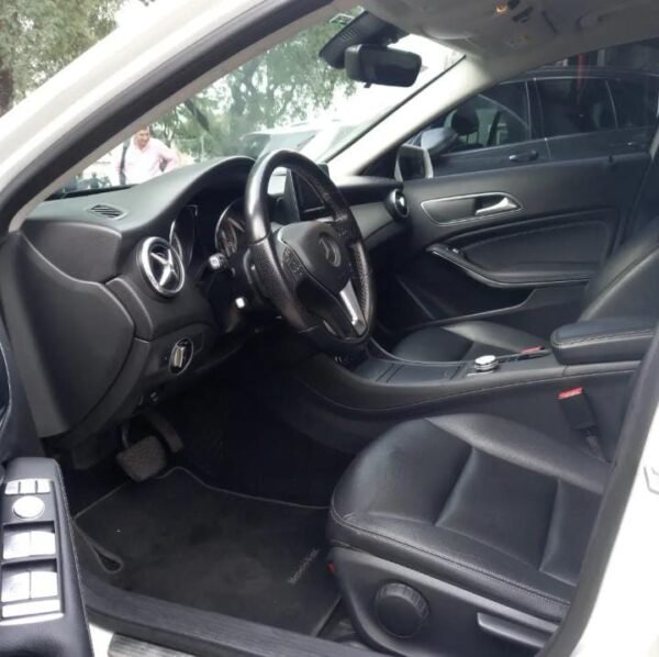 MERCEDES BENZ CLASE GLA 200 URBAN - Imagen 9