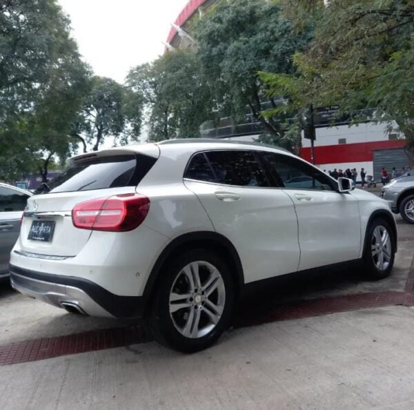 MERCEDES BENZ CLASE GLA 200 URBAN - Imagen 4