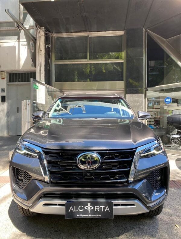 TOYOTA SW4 2.8 SRX 0KM - Imagen 2