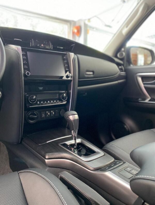 TOYOTA SW4 2.8 SRX 0KM - Imagen 7