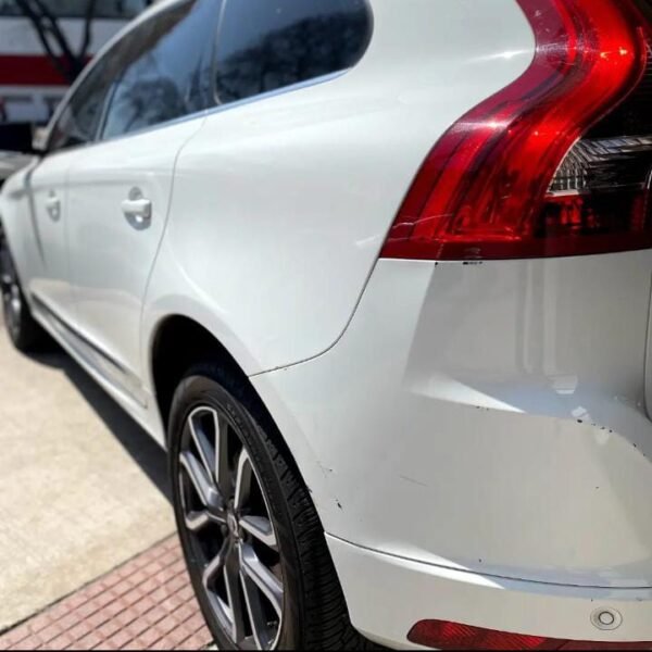 VOLVO XC60 MOMENTUM 2.0 T5 AWD - Imagen 4