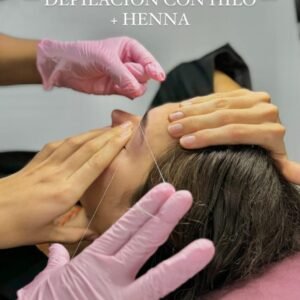 Depilación con hilo en cejas