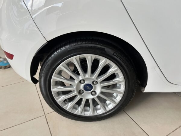 FORD FIESTA SE 1.6 AT - Imagen 8