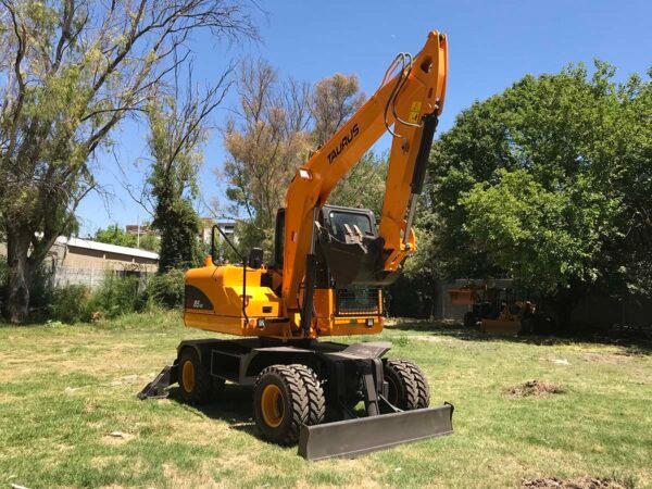 Excavadora Taurus modelo sobre ruedas - Imagen 3