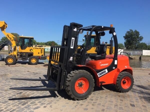 Autoelevador Taurus para terrenos Irregulares - 2,5 a 3,5 TN