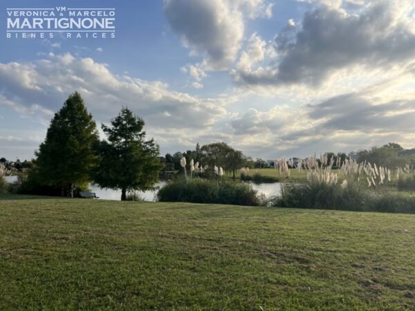 Terreno En Venta Sobre Laguna En Club De Campo San Francisco Manzanares Pilar