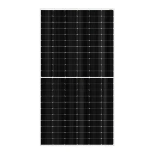 El panel solar AS-7M132 es un panel monocristalino económico y potente, fabricado por la marca prestigiosa Amerisolar. La calidad y la eficiencia de estos paneles, junto con su relación de precio-calidad muy atractiva, lo convierte en el modelo más confiable y el favorito de muchos instaladores en todo el mundo. Destacándose por su alta potencia unitaria, el panel AS-7M132 es la elección ideal para proyectos que requieran menos paneles. Esto simplifica la instalación al reducir el número de conexiones, cableado y la necesidad de accesorios de protección adicionales. Tiene bajo coeficiente de temperatura para un rendimiento consistente en climas tanto cálidos como fríos, además tiene buena resistencia al efecto de PID.