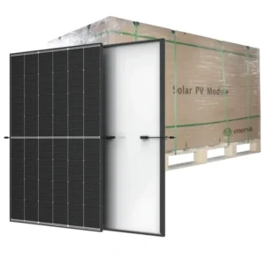 El nuevo panel solar de Trina Vertex+ es un gran paso adelante para los sistemas fotovoltaicos. Reúne mucha potencia en un tamaño reducido, está pensado para su fácil transporte y manejo en el lugar de instalación. Fabricado con tecnología de N-Type Topcon con silicio monocristalino, promote una eficiencia de conversión sin precedentes. Adopta la estructura de doble vidrio para prevenir las micro-fisuras, aumentar la robustez (hasta 5400 Pa para cargas positivas y 2400 Pa) y resistir a ambientes hostiles como sal, amoníaco, arena, altas temperaturas y alta humedad. El perfil de ensamblaje multi-busbar mejora la captación de luz y confiere menor resistencia en serie y mejor rendimiento del módulo. Está diseñado para una degradación ultra-baja (garantía de rendimiento de 15 años) y bajo coeficiente de temperatura, lo cual permite su plena operación en tanto ambientes fríos como en ambientes calurosos. Pallet de 36 Unidades.