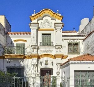 ICONICA CASA ANDALUZA EN DEVOTO