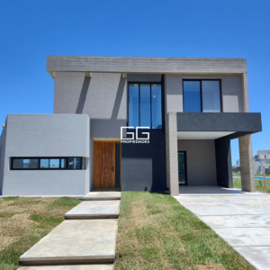 Casa En San Sebastian – Area 7 – Pileta – A Laguna – 4 Dormitorios