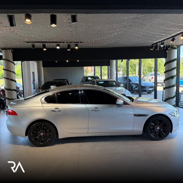 JAGUAR XE 2.0 SE 240CV - Imagen 7