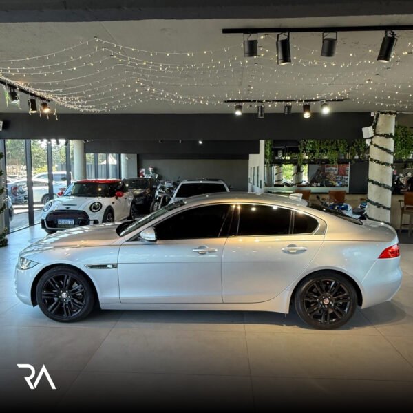 JAGUAR XE 2.0 SE 240CV - Imagen 4