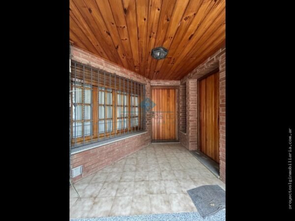 VENTA – CASA 3 DORMITORIOS + AMPLIO QUINCHO – JESÚS MARÍA - Imagen 2