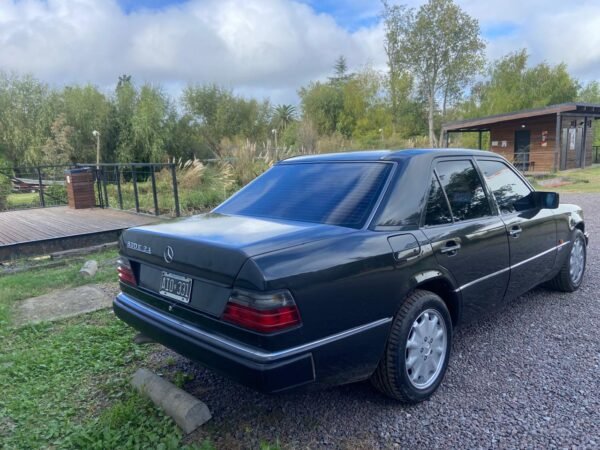 Mercedes Benz e300 24 - Imagen 3
