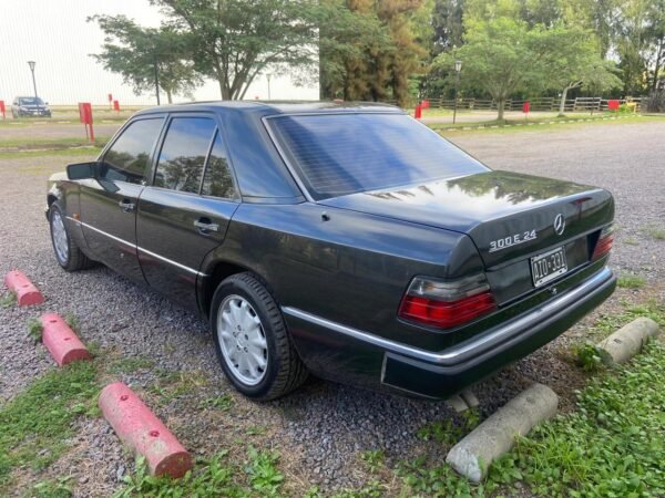 Mercedes Benz e300 24 - Imagen 8