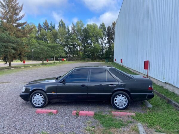 Mercedes Benz e300 24 - Imagen 9