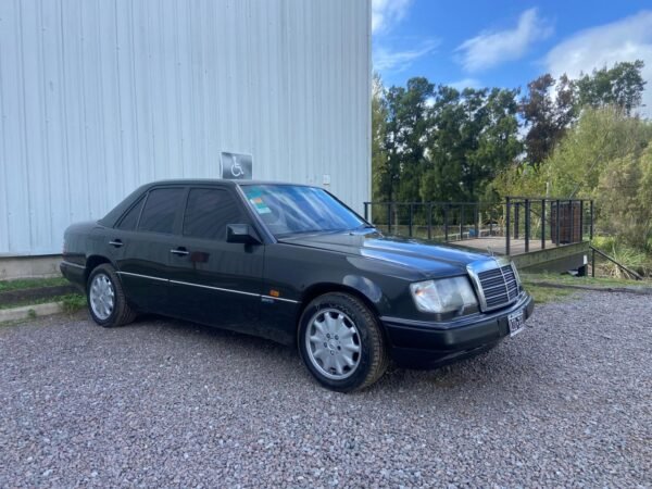 Mercedes Benz e300 24 - Imagen 2