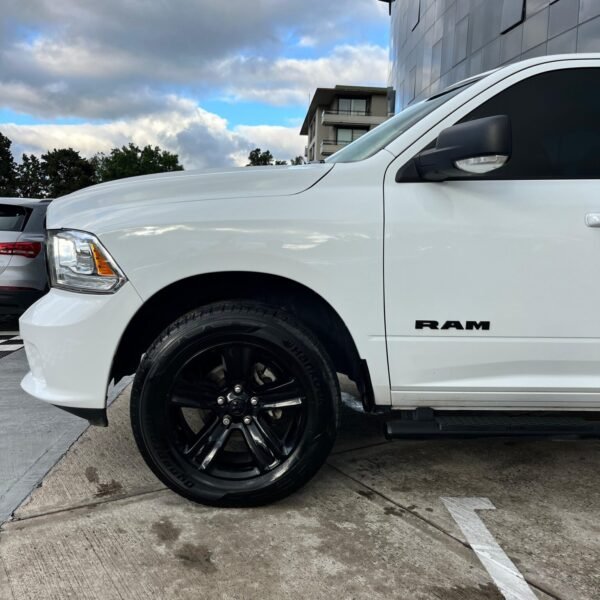 RAM 1500 5.7 LARAMIE NIGTH EDITION - Imagen 10