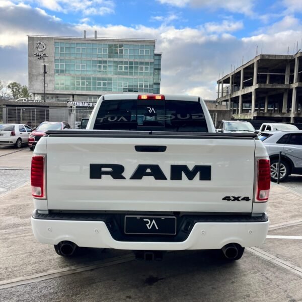 RAM 1500 5.7 LARAMIE NIGTH EDITION - Imagen 4