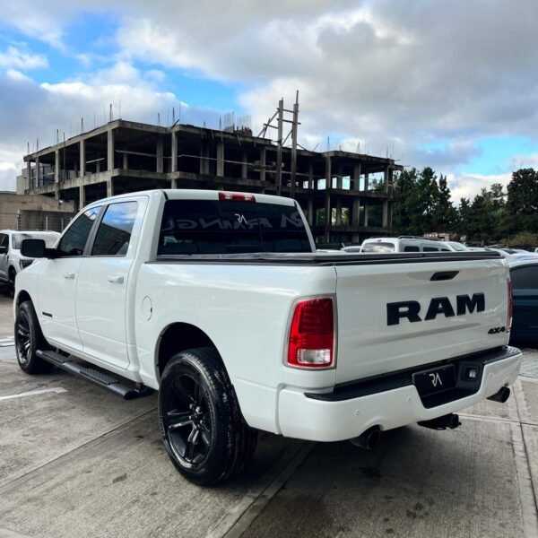 RAM 1500 5.7 LARAMIE NIGTH EDITION - Imagen 8