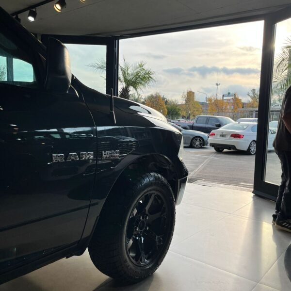 RAM 1500 5.7 LARAMIE NIGTH EDITION - Imagen 8