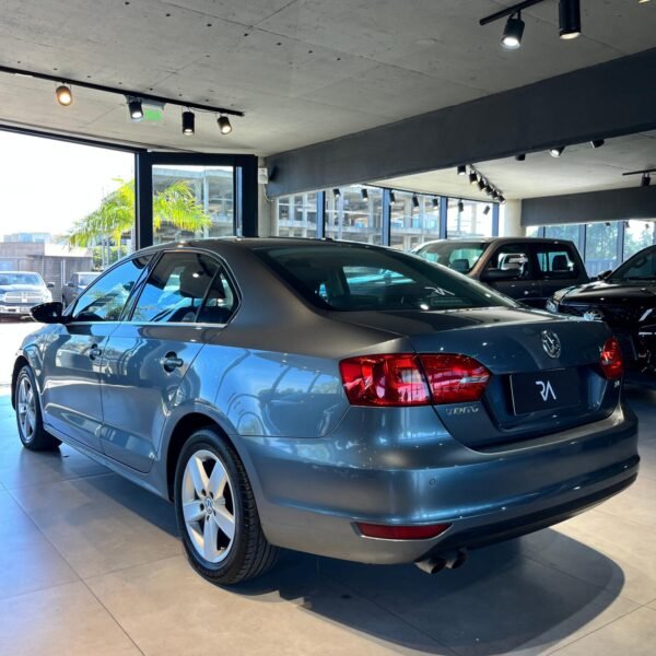 VOLKSWAGEN VENTO 2.5 LUXURY 170CV TIPTRONIC - Imagen 9
