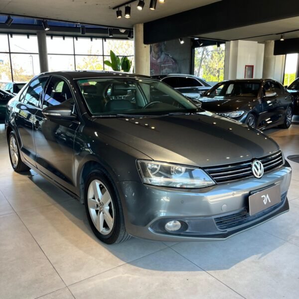 VOLKSWAGEN VENTO 2.5 LUXURY 170CV TIPTRONIC