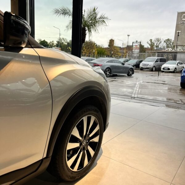 NISSAN KICKS 1.6 EXCLUSIVE BITONO CVT - Imagen 13