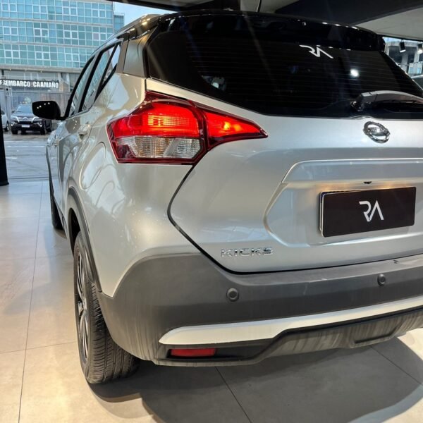 NISSAN KICKS 1.6 EXCLUSIVE BITONO CVT - Imagen 8