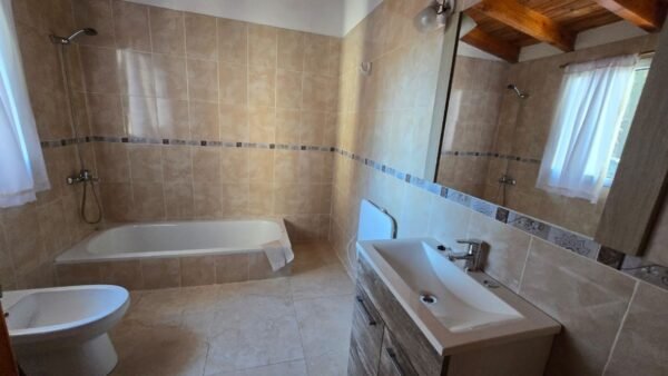 AMPLIA CASA EN ESQUEL, CHUBUT - Imagen 24