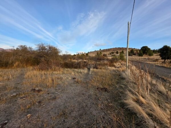 TERRENO EN ENTORNO NATURAL CON ENERGÍA ELÉCTRICA - Imagen 8
