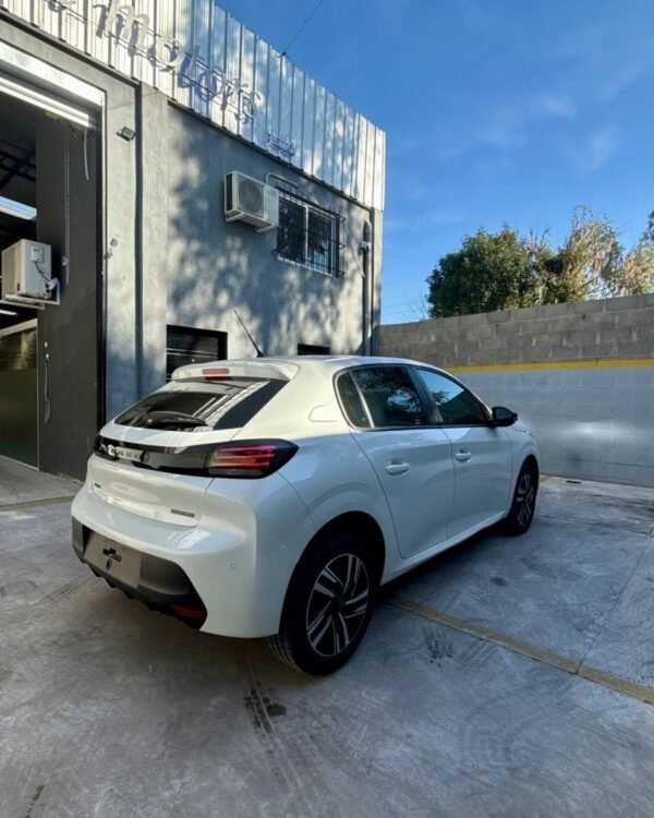 PEUGEOT 208 ALLURE PACK 1.6 – MODELO 2025 - Imagen 3