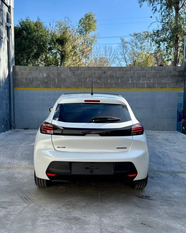 PEUGEOT 208 ALLURE PACK 1.6 – MODELO 2025 - Imagen 6