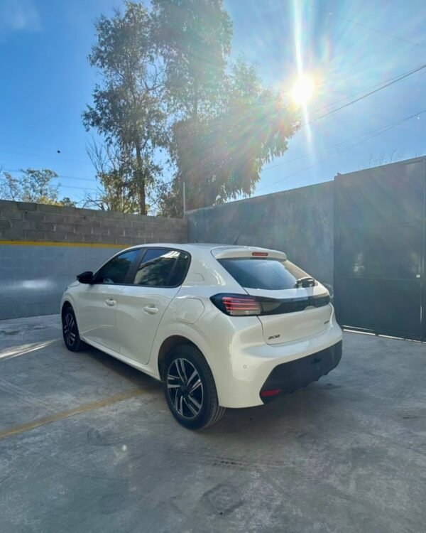 PEUGEOT 208 ALLURE PACK 1.6 – MODELO 2025 - Imagen 4