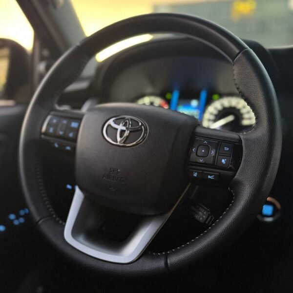 TOYOTA HILUX SW4 2.8 SRX 177CV 4×4 7AS AT - Imagen 9