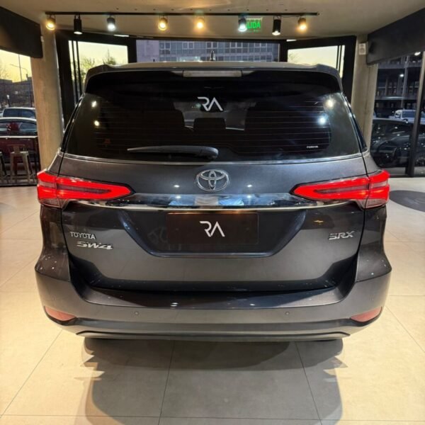TOYOTA HILUX SW4 2.8 SRX 177CV 4×4 7AS AT - Imagen 8