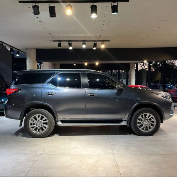 TOYOTA HILUX SW4 2.8 SRX 177CV 4×4 7AS AT - Imagen 5