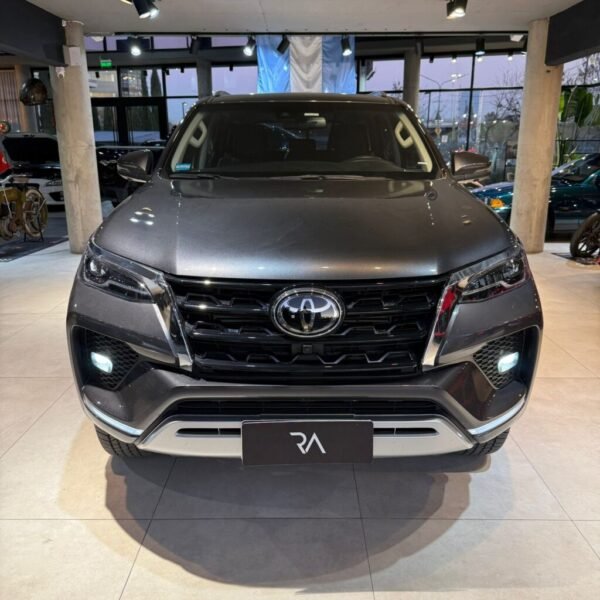 TOYOTA HILUX SW4 2.8 SRX 177CV 4×4 7AS AT - Imagen 3