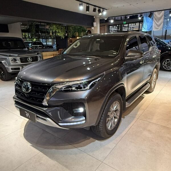 TOYOTA HILUX SW4 2.8 SRX 177CV 4×4 7AS AT - Imagen 2