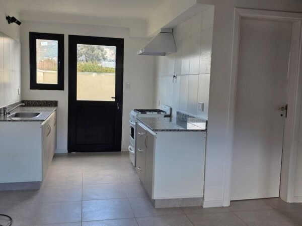 DEPARTAMENTO DE 2 DORMITORIOS C/PATIO EN Bº BUENOS AIRES, ESQUEL, CHUBUT - Imagen 5