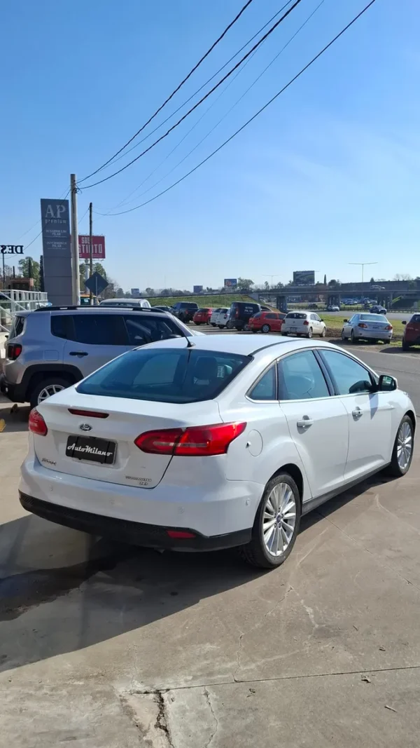 Ford Focus III 2.0 Sedan Titanium At6 - Imagen 5
