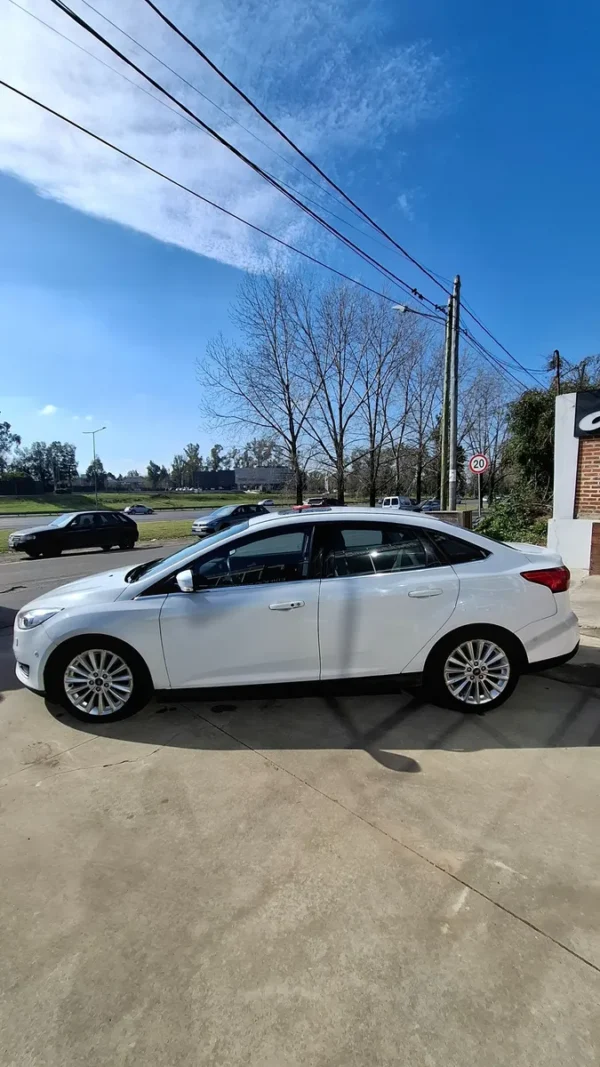 Ford Focus III 2.0 Sedan Titanium At6 - Imagen 9