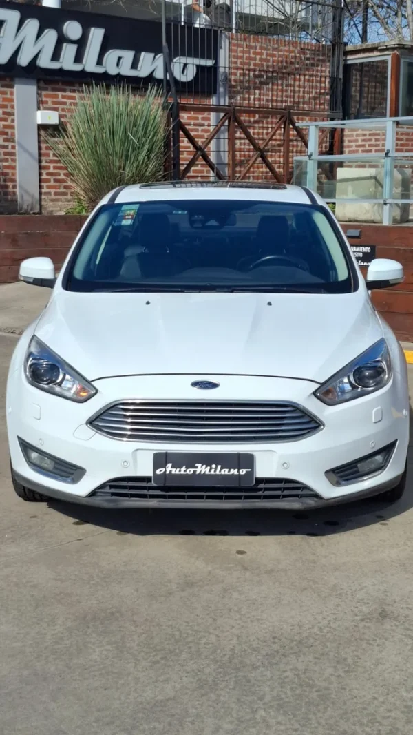 Ford Focus III 2.0 Sedan Titanium At6 - Imagen 2