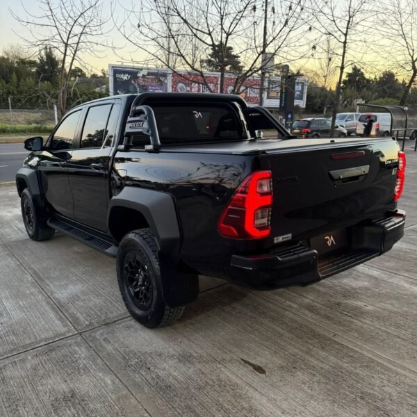 TOYOTA HILUX PICK-UP 2.8 CD GR-SPORT 224CV 4X4 AT - Imagen 5