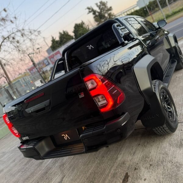 TOYOTA HILUX PICK-UP 2.8 CD GR-SPORT 224CV 4X4 AT - Imagen 6