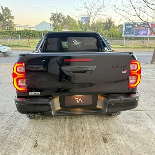TOYOTA HILUX PICK-UP 2.8 CD GR-SPORT 224CV 4X4 AT - Imagen 9