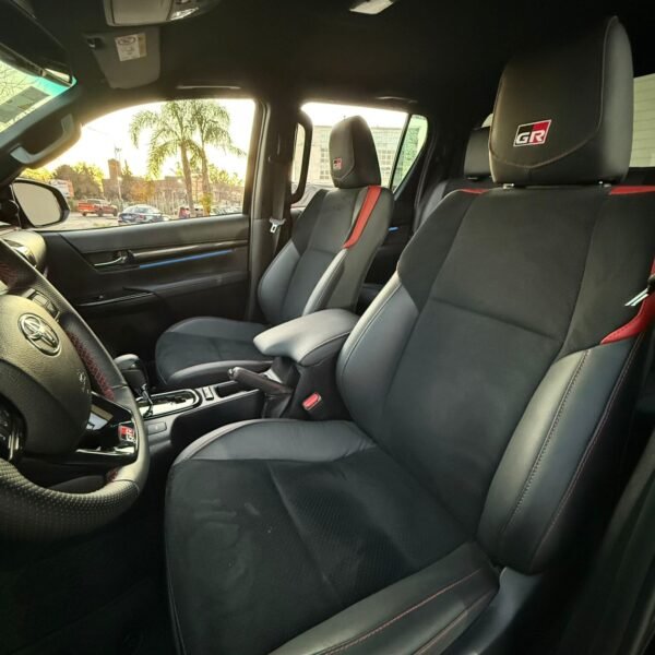 TOYOTA HILUX PICK-UP 2.8 CD GR-SPORT 224CV 4X4 AT - Imagen 19